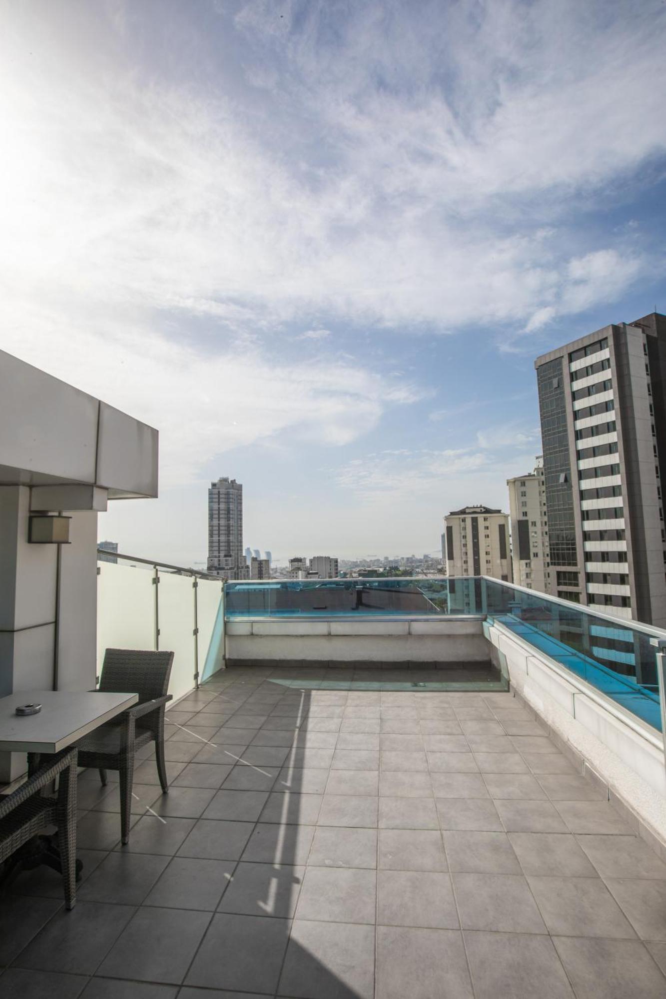 Ramada Encore Istanbul Kartal Екстер'єр фото