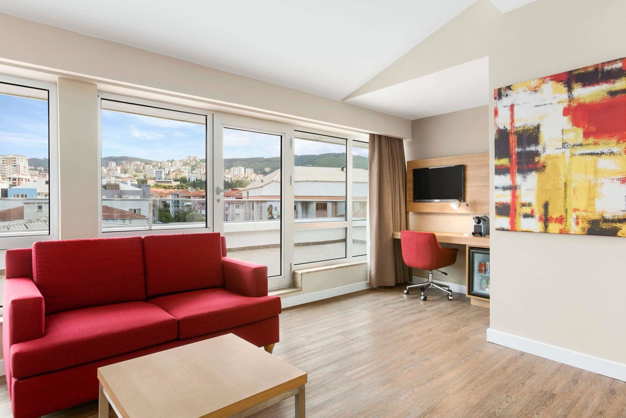Ramada Encore Istanbul Kartal Екстер'єр фото